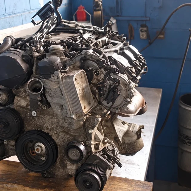 Mercedes-Benz – V6-Motor ausgebaut