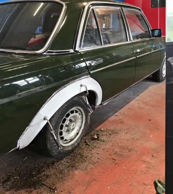 Mercedes-Benz W123 – Arbeiten an der Karosserie – Foto 11