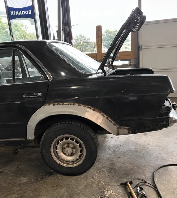 Mercedes-Benz W123 – Arbeiten an der Karosserie – Foto 12