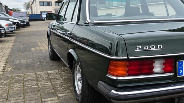 Mercedes-Benz W123 – Fahrzeugansicht – Foto 17
