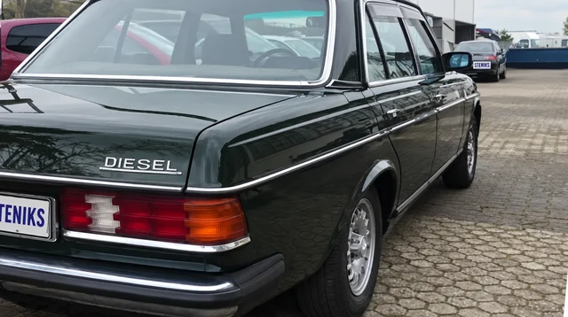 Mercedes-Benz W123 – Fahrzeugansicht – Foto 19